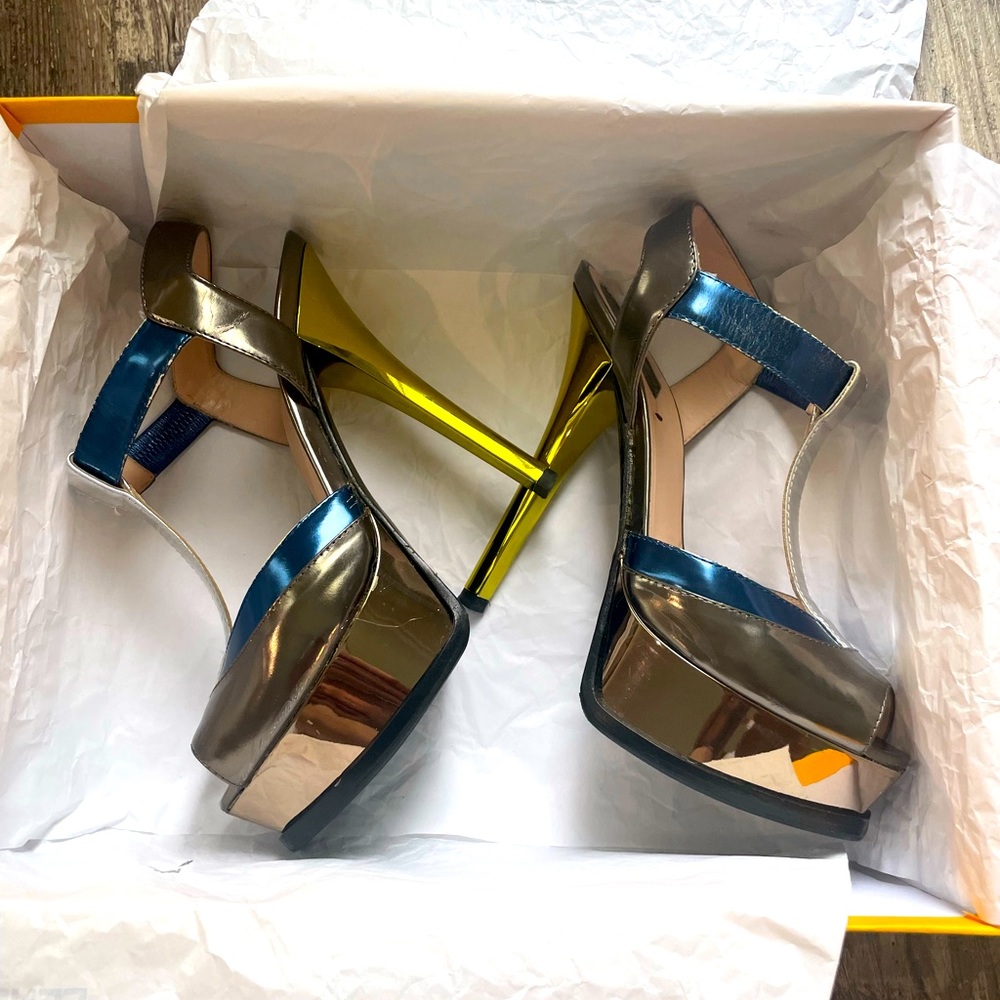 FENDI HEELS AUTHENTIC WITH BOX AND DUST BAG
